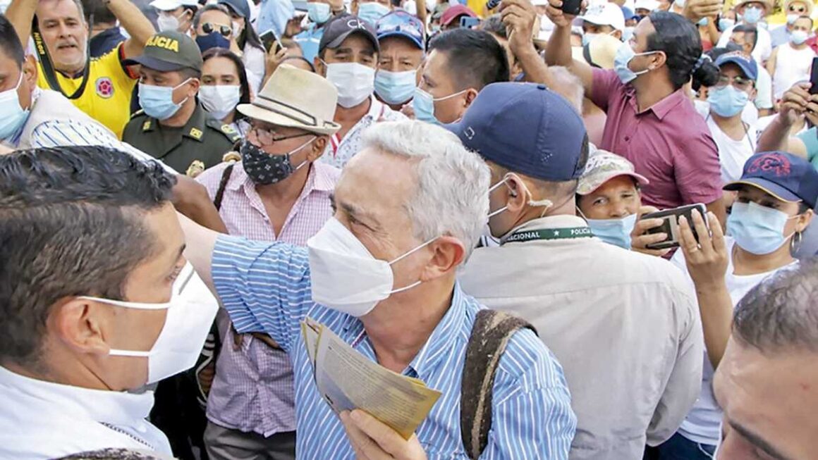 Uribe ataca a Pacto Histórico y Centro Esperanza