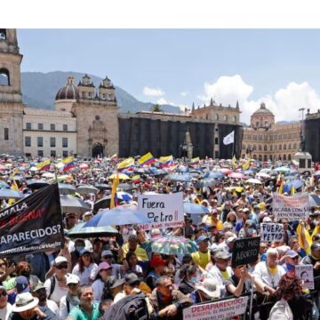 b852e9a8522e1e12726d039f869f2fb5 Significativas marchas contra Petro