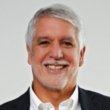 Petro y las FFAA